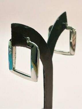 Square Hoop Earrings in Shiny Silver